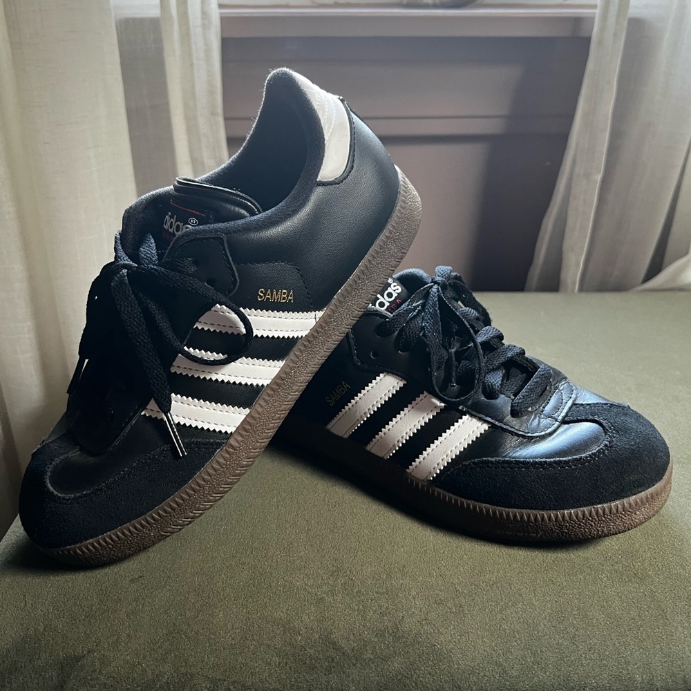 ADIDAS SAMBAS read description